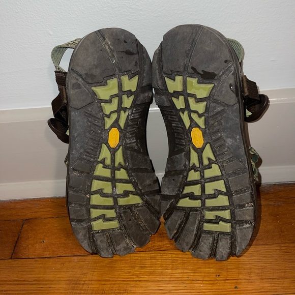 Green Women’s Chacos size 8 - Picture 4 of 5